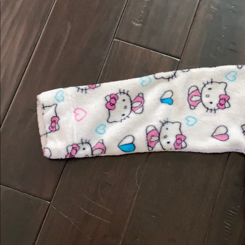 Hello Kitty Robe - Picture 8 of 11